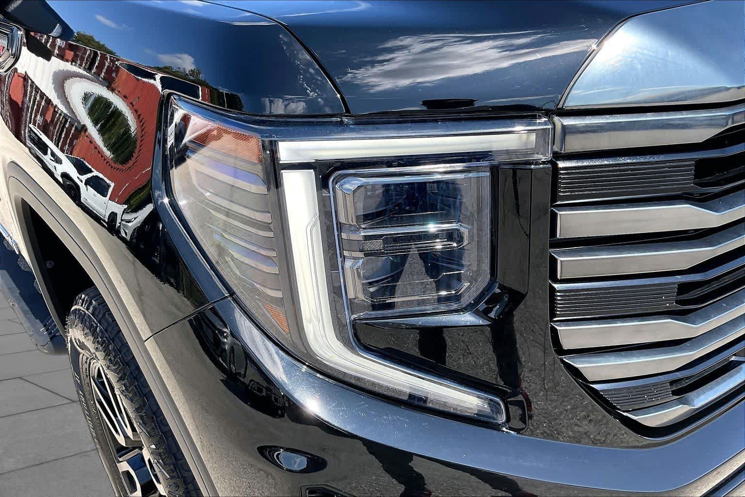 Used 2023 GMC Sierra 1500 AT4 w/ AT4 Premium Package AWD/4WD image 28