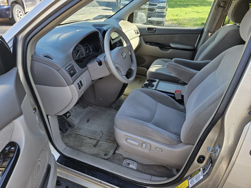 Used 2005 Toyota Sienna CE FWD image 12