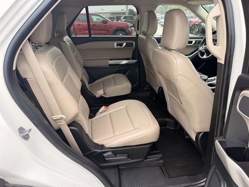 Used 2023 Ford Explorer XLT w/ Equipment Group 202A AWD/4WD image 4