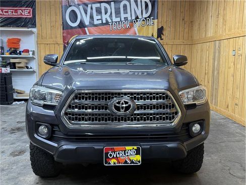 Used 2017 Toyota Tacoma TRD Off-Road AWD/4WD image 2