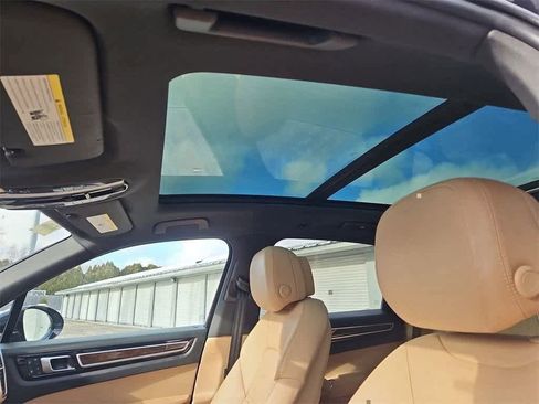 Certified 2022 Porsche Cayenne image 16