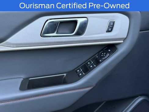 Used 2025 Ford Explorer Active AWD/4WD image 20