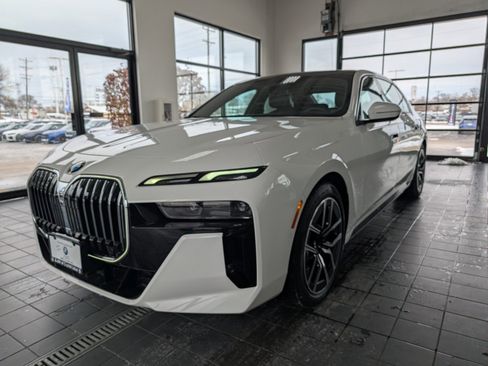 Certified 2024 BMW 760i xDrive image 5