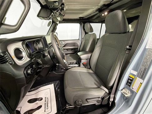 Used 2024 Jeep Wrangler Sahara image 19