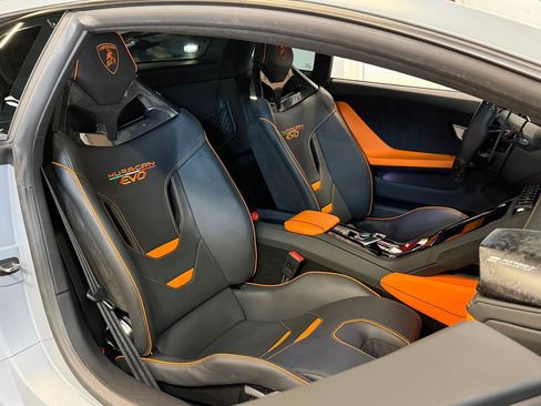 Used 2022 Lamborghini Huracan EVO RWD image 21