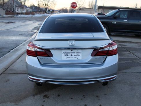 Used 2017 Honda Accord Sport image 4