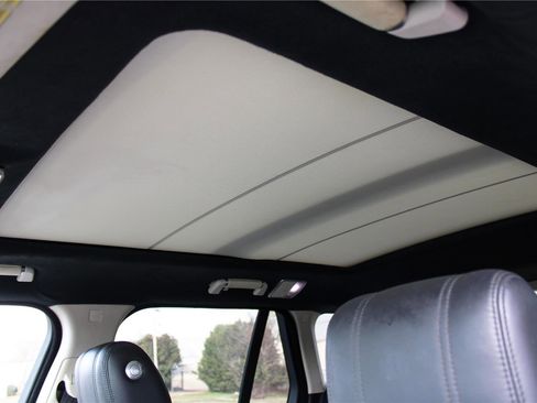 Used 2014 Land Rover Range Rover HSE image 25