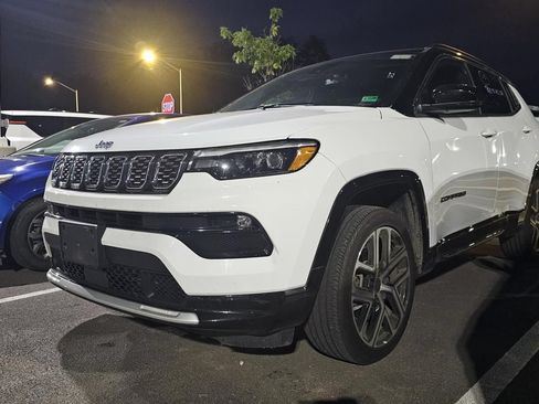 Used 2025 Jeep Compass Limited w/ Elite Group AWD/4WD image 1
