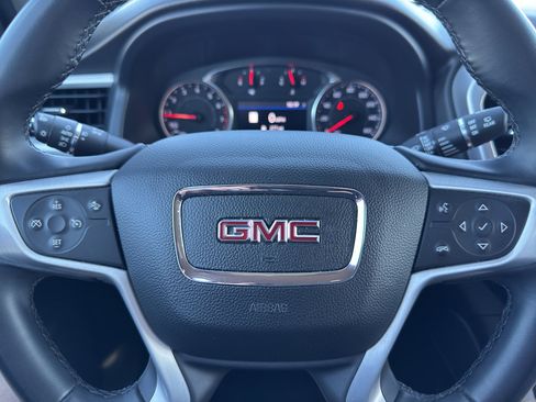 Used 2023 GMC Acadia SLT image 16