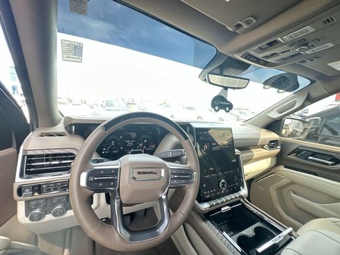 Certified 2025 GMC Yukon XL Denali w/ Denali Reserve Package AWD/4WD image 10