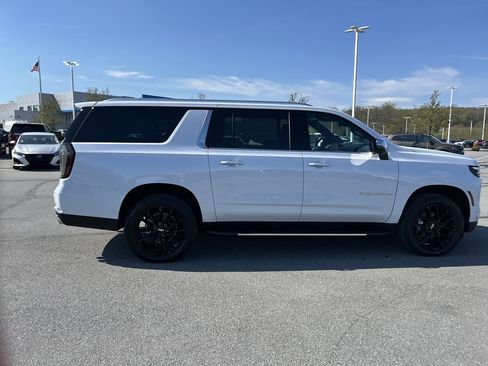 New 2026 Chevrolet Suburban Premier AWD/4WD image 8