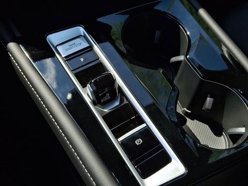 Certified 2025 Volkswagen Atlas SE image 14