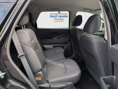 Used 2024 Nissan Pathfinder S image 19