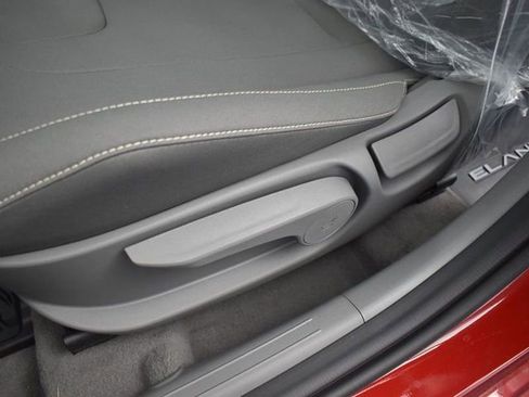 Used 2025 Hyundai Elantra SEL image 19