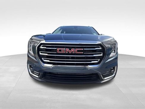Used 2024 GMC Terrain SLT w/ Infotainment Package II FWD image 2