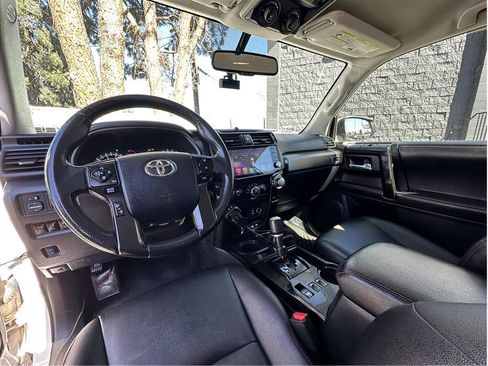 Used 2018 Toyota 4Runner TRD Off-Road Premium image 2