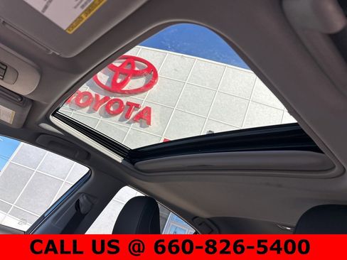 Used 2024 Toyota Camry SE image 9