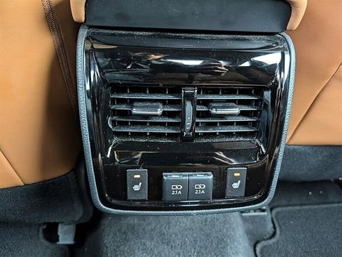 Used 2019 Toyota Avalon Limited FWD image 29