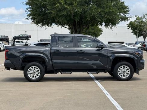 Used 2025 Toyota Tacoma SR5 AWD/4WD image 3