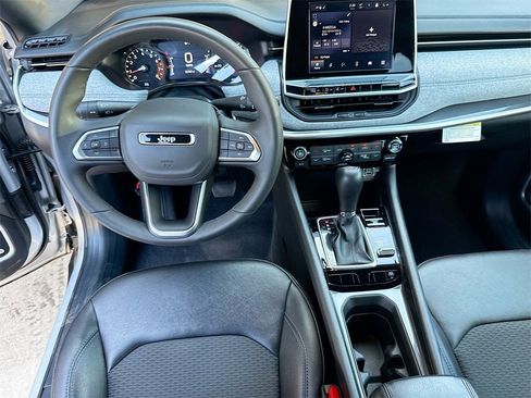 Used 2025 Jeep Compass Latitude w/ Sun & Sound Group image 25