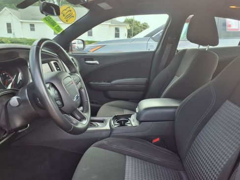 Used 2023 Dodge Charger SXT w/ Blacktop Package image 11