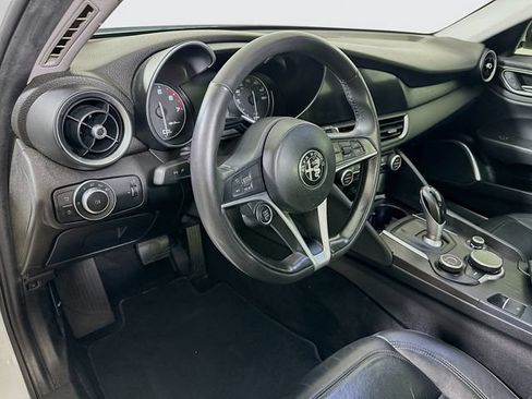 Used 2018 Alfa Romeo Giulia AWD image 11