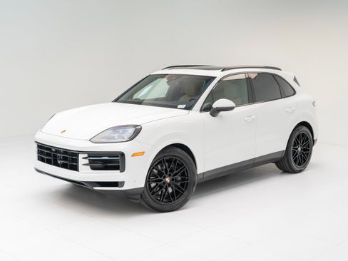 Certified 2026 Porsche Cayenne AWD/4WD image 1