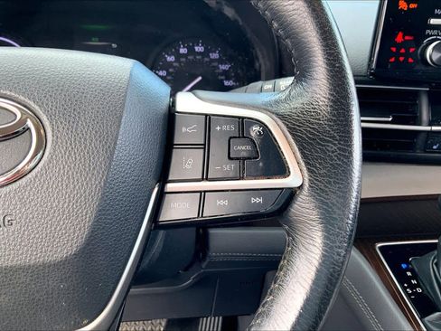 Used 2022 Toyota Sienna XLE image 22