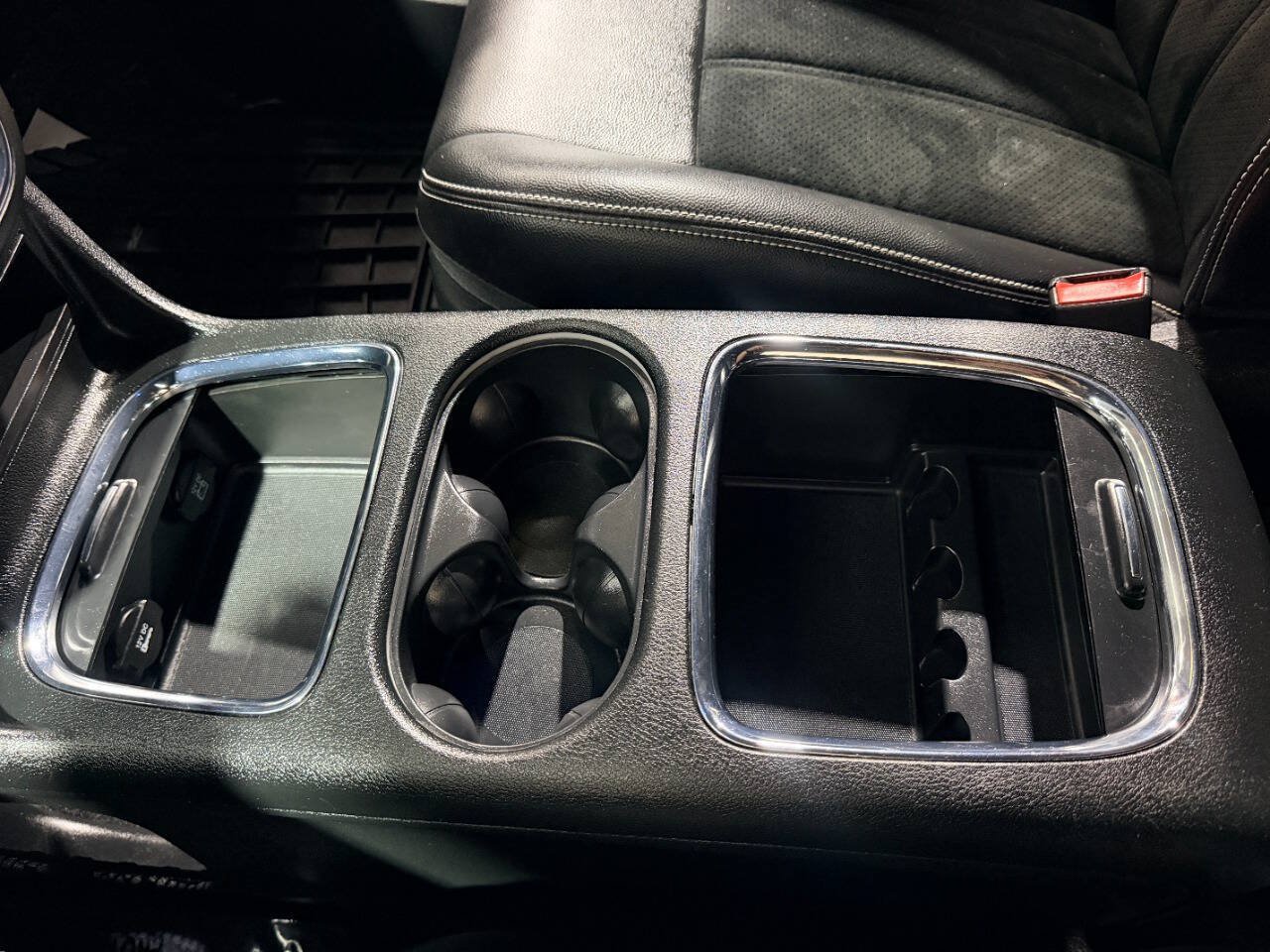 Used 2016 Dodge Grand Caravan SXT FWD image 39