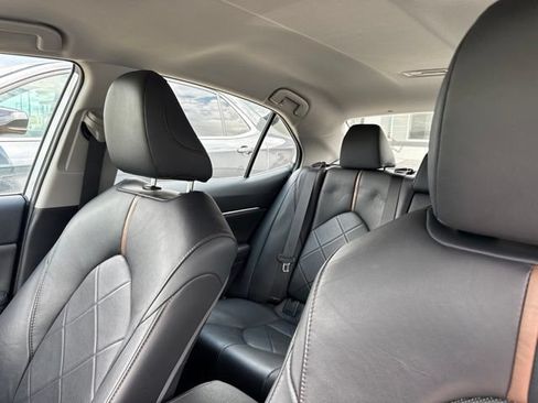 Used 2019 Toyota Camry XLE FWD image 9