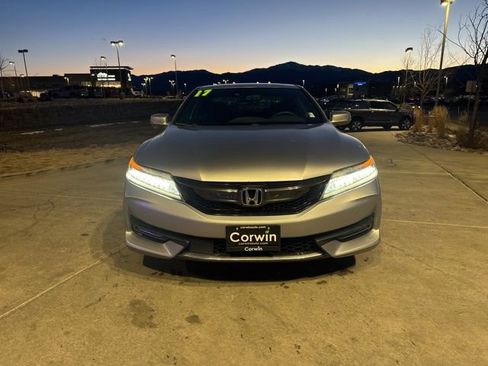 Used 2017 Honda Accord Touring image 2