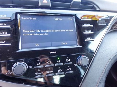 Certified 2020 Toyota Camry LE image 22