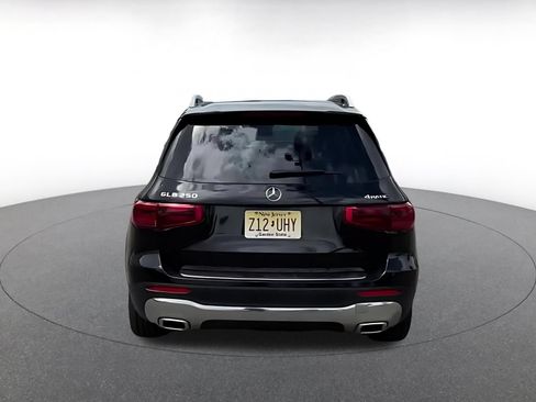 Used 2025 Mercedes-Benz GLB 250 4MATIC image 12