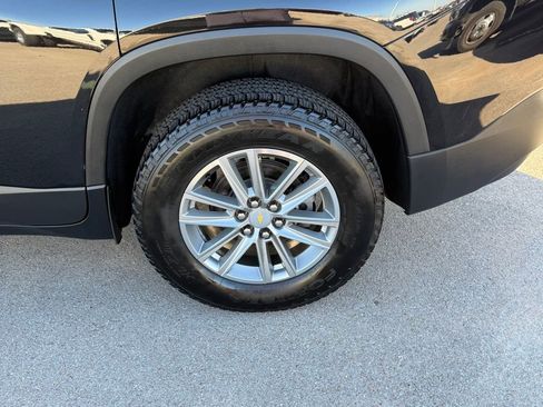 Used 2022 Chevrolet Traverse LT image 42