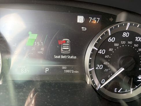 Used 2023 Toyota Highlander XLE image 3