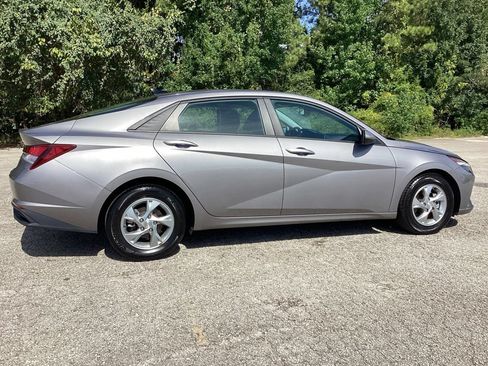 Used 2023 Hyundai Elantra SE FWD image 5