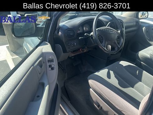 Used 2005 Chrysler Town & Country Touring w/ Trailer Tow Group image 5