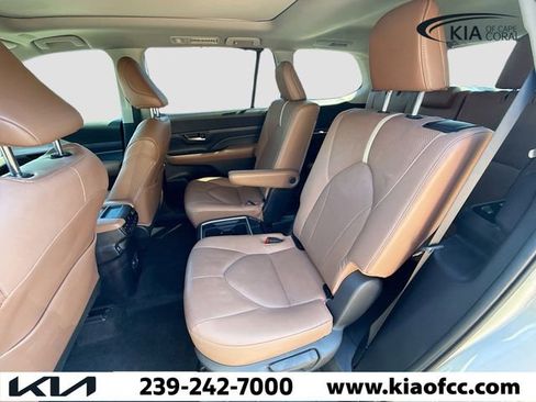 Used 2024 Toyota Grand Highlander AWD image 23
