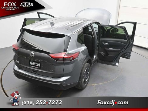 Used 2025 Nissan Rogue SV AWD/4WD image 40