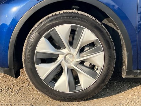 Used 2021 Tesla Model Y Standard Range image 33