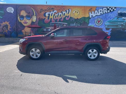 Used 2021 Toyota RAV4 XLE w/ Convenience Package AWD/4WD image 2