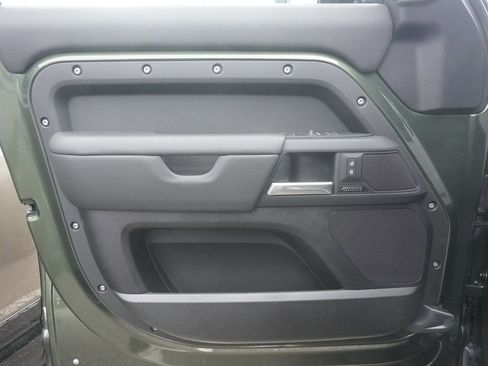 New 2026 Land Rover Defender 130 X-Dynamic SE image 17