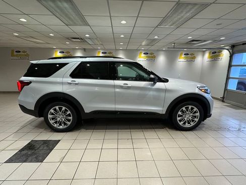 New 2026 Ford Explorer Active w/ Active Comfort Package image 3