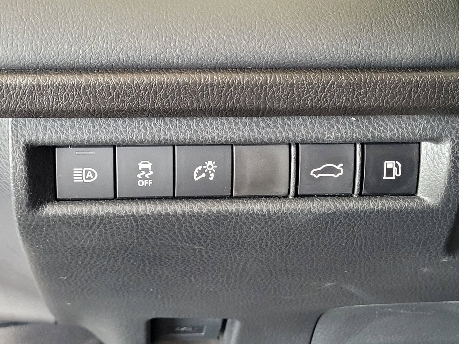 Used 2025 Toyota Camry XSE FWD image 8
