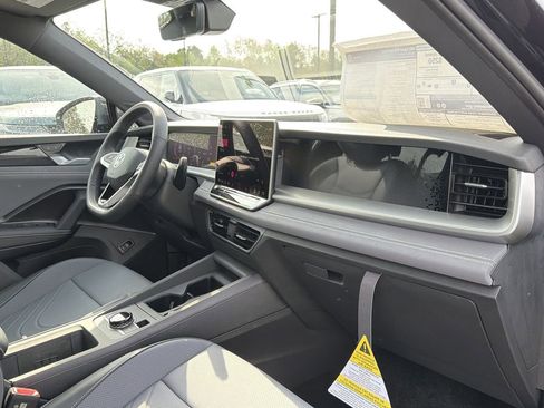 New 2026 Volkswagen Tiguan SE R-Line FWD image 19