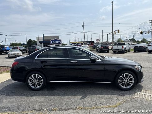Used 2017 Mercedes-Benz C 300 4MATIC Sedan image 4