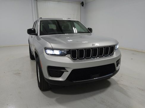 Used 2023 Jeep Grand Cherokee Laredo w/ Luxury Tech Group I AWD/4WD image 14