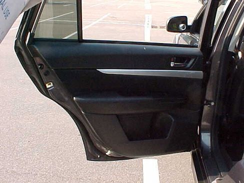 Used 2011 Subaru Outback 2.5i Premium w/ All-Weather Pkg image 14