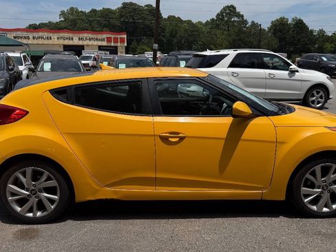 Used 2016 Hyundai Veloster FWD image 4