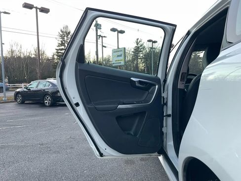 Used 2016 Volvo XC60 T5 image 39